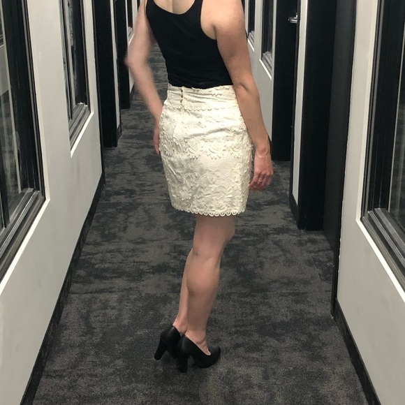 Zara mini skirt in white - Picture 3 of 8